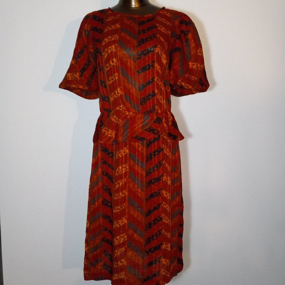 peplum, crew-neck, rust crepe printed dress, vintage from late 1970s-early 1980s - Picture 4 of 15